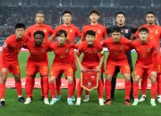 难堪又难看！新周期国足首战活在自己的世界里的简单介绍